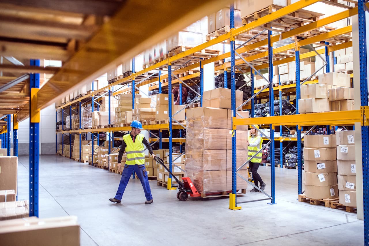 Almacen utilizando cajas de cartón corrugado PREMCO