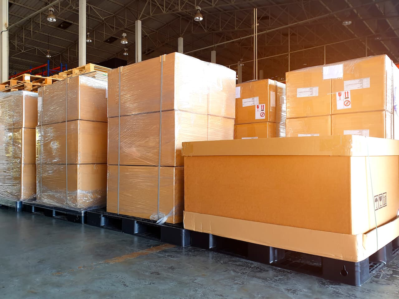 Cientos de cajas de cartón corrugado PREMCO